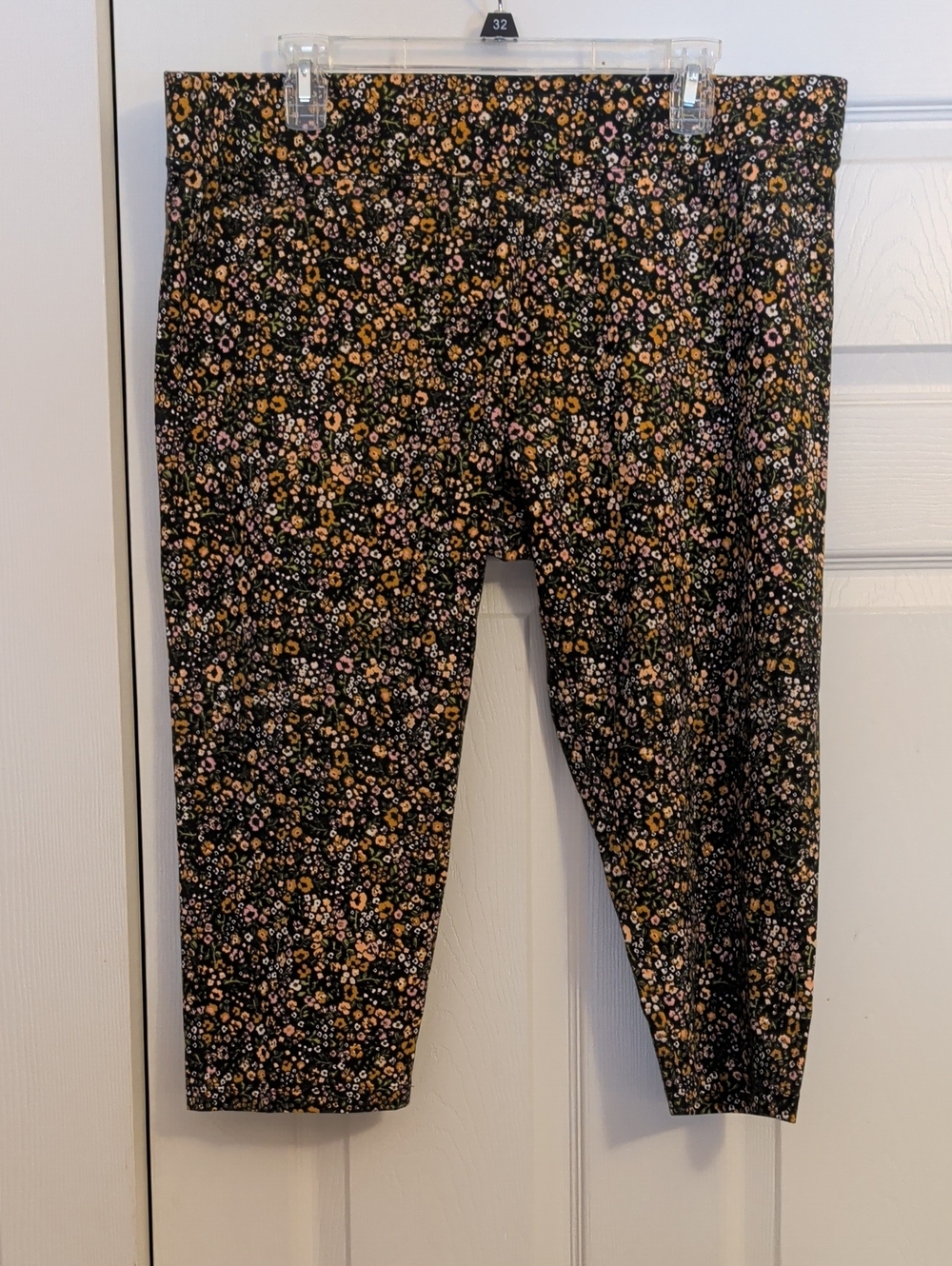 Sonoma Black Floral Cropped Leggings NWOT